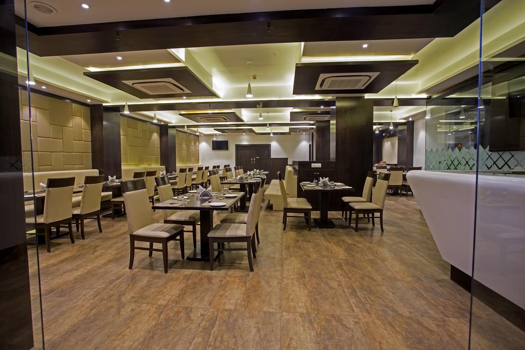 Hotel Ravi Residency Morbi Esterno foto