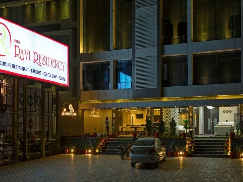 Hotel Ravi Residency Morbi Esterno foto