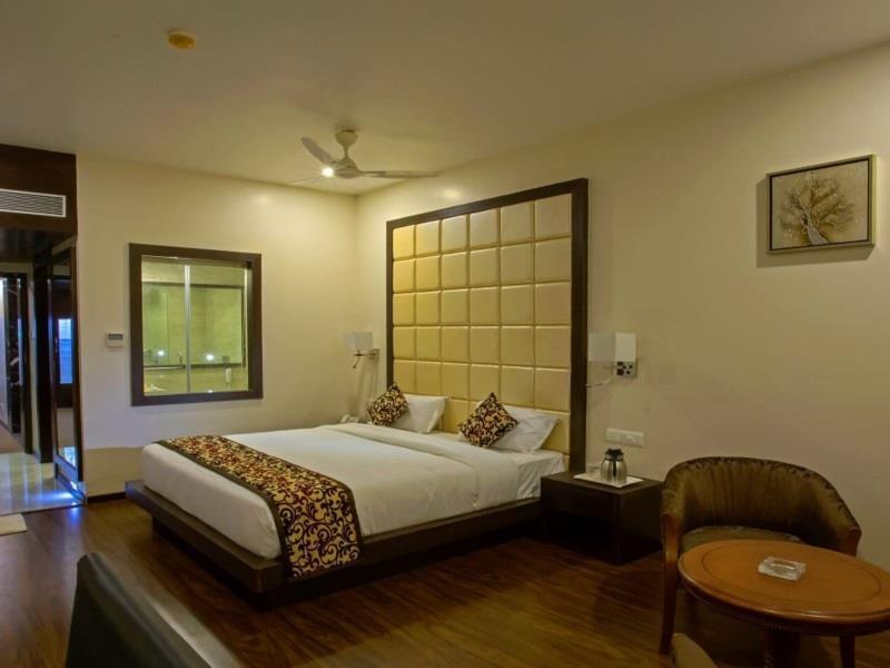 Hotel Ravi Residency Morbi Esterno foto