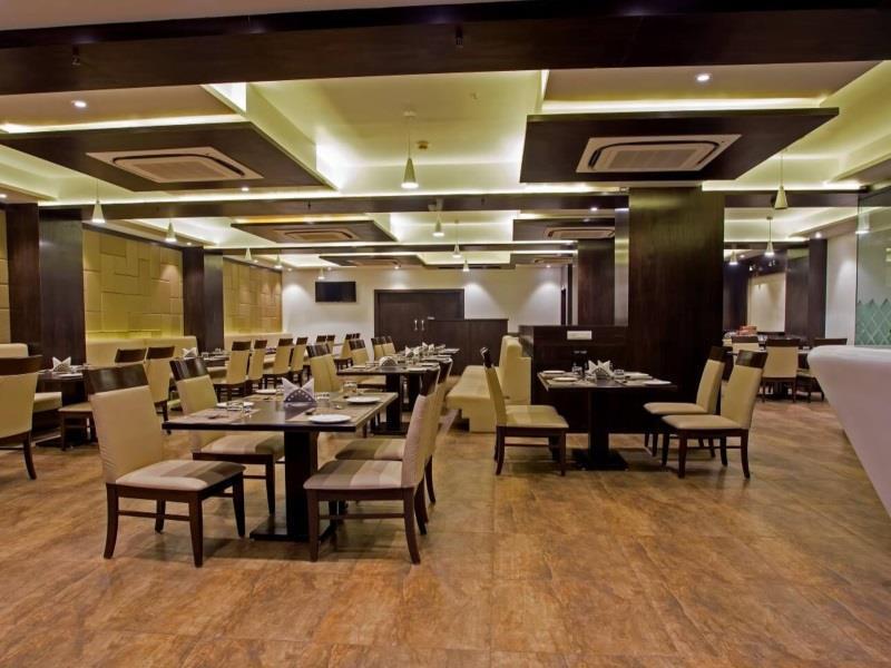 Hotel Ravi Residency Morbi Esterno foto